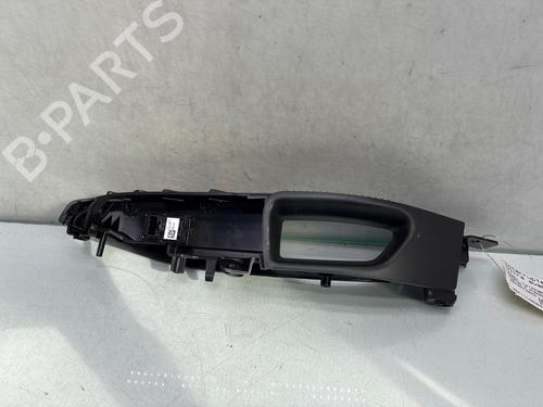 Højre fortil elrude kontakt Højre fortil elrude kontakt FORD FOCUS IV (HN) 1.0 EcoBoost mHEV Flex (125 hp) 39653379 39653379
