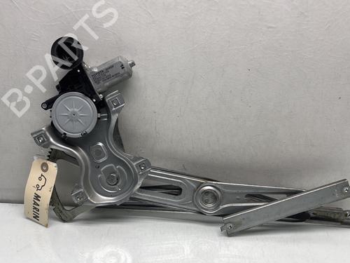 Vindusheismekanisme høyre foran TOYOTA YARIS (_P9_) 1.4 D-4D (NLP90_, NLP90R) (90 hp) 28569272