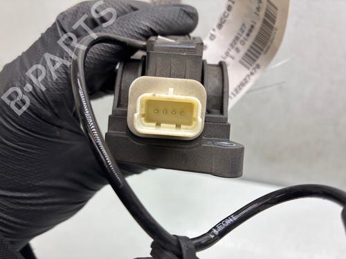 Pedal Pedal PEUGEOT 407 (6D_) 2.0 HDi 135 (6DRHRH, 6DRHRE, 6DRHRG, 6DRHRJ) (136 hp) 37075759 37075759