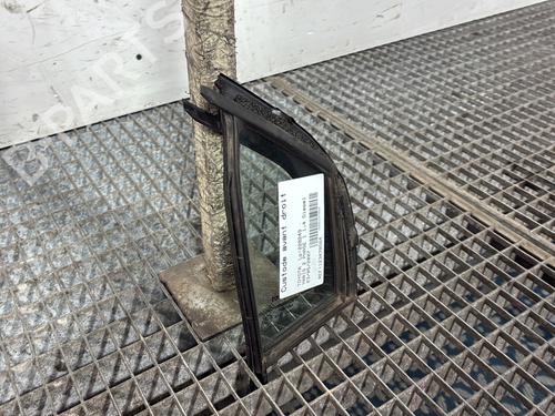 Højre foran trekantet rude Højre foran trekantet rude TOYOTA YARIS (_P9_) 1.4 D-4D (NLP90_, NLP90R) (90 hp) 33659392 33659392