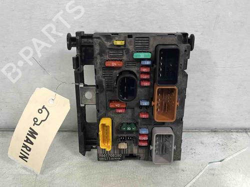 Used Fuse box Fuse box 36549798 36549798