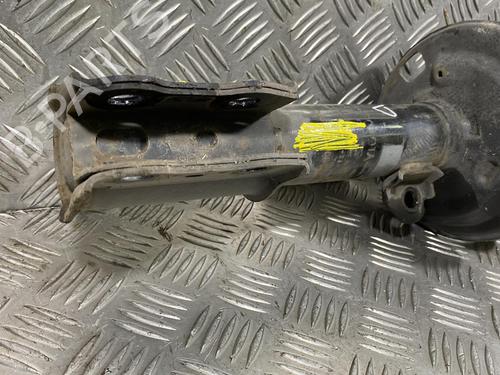 Used Right front shock absorber Right front shock absorber TOYOTA YARIS (_P13_) 1.5 Hybrid (NHP130_, NHP130) (101 hp) 19994861 19994861