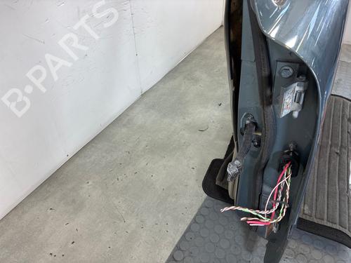 Used Left front door Left front door 39090988 39090988