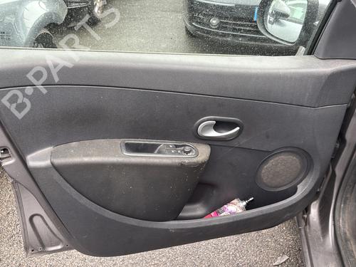 Luce targa RENAULT CLIO III (BR0/1, CR0/1) 1.5 dCi (C/BR0G, C/BR1G) | BP30864051I40