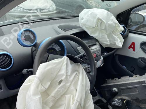 Left taillight PEUGEOT 107 (PM_, PN_) 1.0 | BP32469987C34 