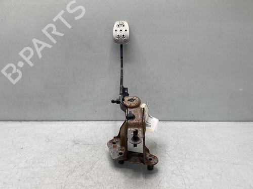 Pedal embraiagem RENAULT CLIO III (BR0/1, CR0/1) 1.6 16V GT (BR10, CR10) (128 hp) 32745474