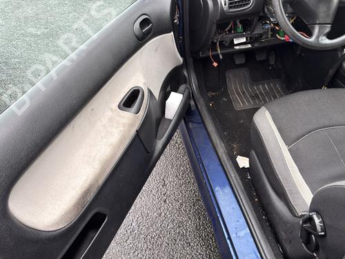 Steering column stalk PEUGEOT 206 Hatchback (2A/C) 1.1 i | BP32495828I23