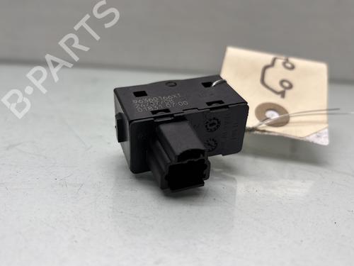 Right front window switch PEUGEOT 407 (6D_) 2.0 HDi (6DRHRH) | BP27355679I26 