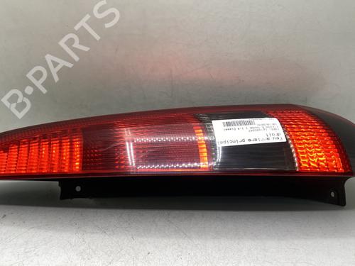 Feu arrière droit FORD FIESTA V (JH_, JD_) 1.4 TDCi (68 hp) 31928468