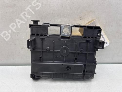 Used Fuse box Fuse box 37525174 37525174
