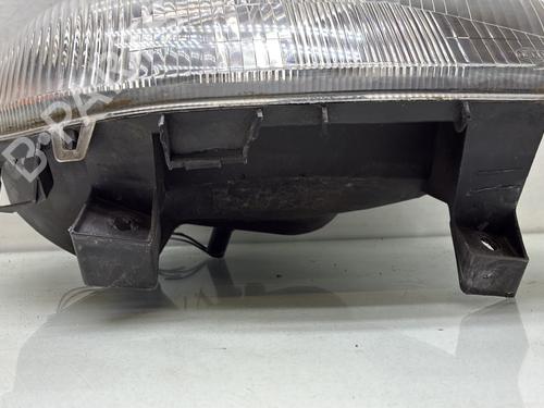 Used Right headlight Right headlight RENAULT CLIO II (BB_, CB_) 1.2 (BB0A, BB0F, BB10, BB1K, BB28, BB2D, BB2H, CB0A,... (58 hp) 33830310 33830310