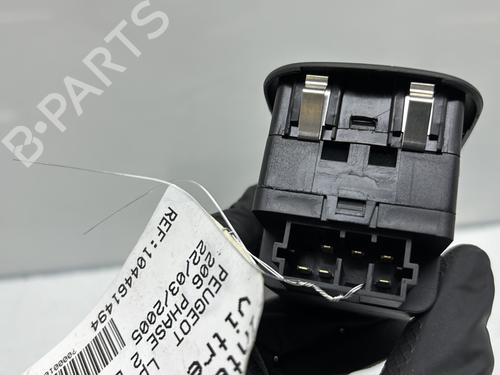 Used Left front window switch Left front window switch PEUGEOT 206 SW (2E/K) 1.4 16V (88 hp) 26495769 26495769