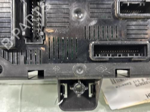 Used Fuse box Fuse box RENAULT CLIO III (BR0/1, CR0/1) 1.2 16V Hi-Flex (BR1U, CR1U) (75 hp) 30872125 30872125