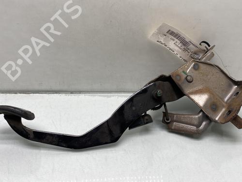 Used Clutch pedal RENAULT CLIO III (BR0/1, CR0/1) 1.5 dCi (C/BR0G, C/BR1G) (68 hp) 31134762