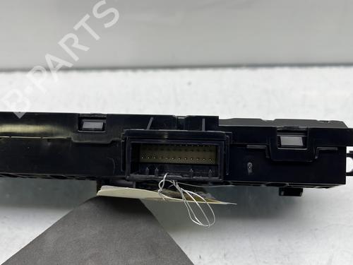 Used Warning switch Warning switch RENAULT ARKANA I (LCM_, LDN_) 1.6 E-TECH 145 (LDMU) (143 hp) 26708696 26708696