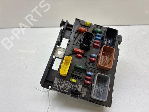 Used Fuse box Fuse box 37723551 37723551