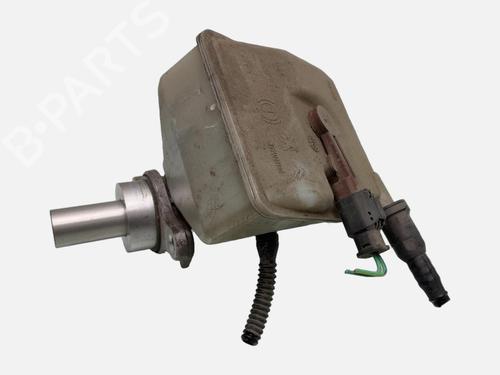Used Brake master cylinder Brake master cylinder PEUGEOT PARTNER Box Body/MPV 1.6 HDi (75 hp) 40067515 40067515
