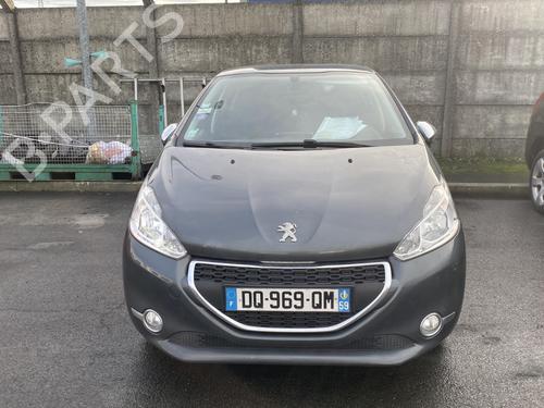 Right headlight PEUGEOT 208 I (CA_, CC_) 1.2 VTI 82 | BP31906140C29