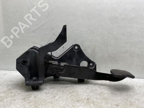 Used Break pedal RENAULT CLIO V (B7_) 1.5 Blue dCi 85 (B7AG) (86 hp) 19955690