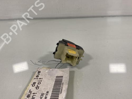 Used Right front window switch Right front window switch DACIA SANDERO II 1.0 SCe 75 (B8JC, B8JD, B8NC) (73 hp) 20032729 20032729