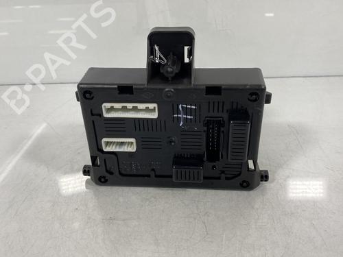 Caja reles / fusibles RENAULT CLIO III (BR0/1, CR0/1) 1.2 16V (BR02, BR0J, BR11, CR02, CR0J, CR11) (75 hp) 19964251
