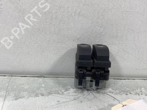 Used Left front window switch RENAULT CLIO III (BR0/1, CR0/1) 1.5 dCi (C/BR0G, C/BR1G) (68 hp) 31134784