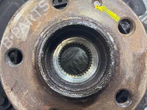 Used Right front steering knuckle Right front steering knuckle VW GOLF IV (1J1) 2.0 (115 hp) 31654064 31654064