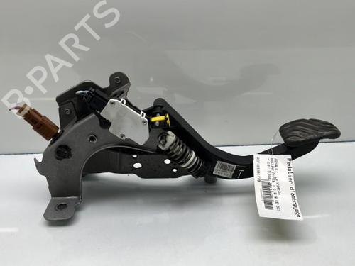 Used Clutch pedal Clutch pedal RENAULT KADJAR (HA_, HL_) 1.6 dCi 130 (HLA4) (130 hp) 19951113 19951113