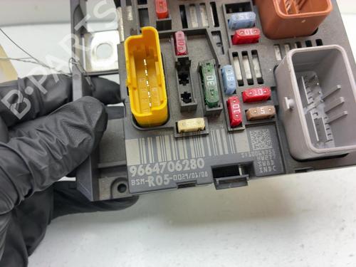 Used Fuse box Fuse box PEUGEOT 308 I (4A_, 4C_) 1.6 HDi (90 hp) 39902414 39902414