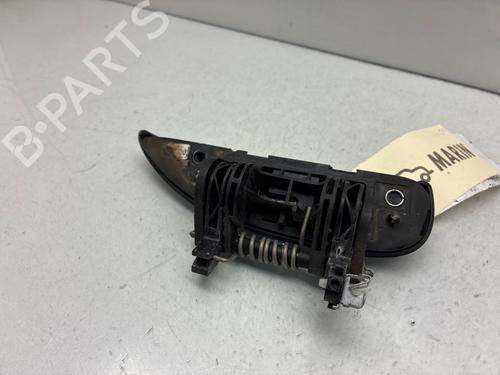 Używane Klamka zewnętrzna drzwi przednich lewych Klamka zewnętrzna drzwi przednich lewych DACIA DUSTER (HM_) 1.0 LPG (HMMT) (101 hp) 39708358 39708358