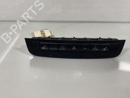 Used Warning switch MERCEDES-BENZ CLA Coupe (C117) CLA 220 CDI / d (117.303) (163 hp) 20023213