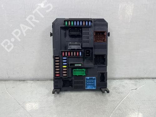 Used Fuse box Fuse box 37452413 37452413