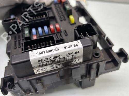 Used Fuse box Fuse box PEUGEOT 807 (EB_) 2.0 (136 hp) 34449787 34449787