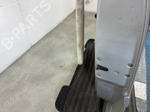 Used Right front door Right front door 38915212 38915212