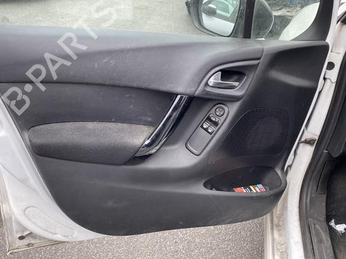 Fuse box CITROËN C3 II (SC_) 1.6 BlueHDi 100 | BP31205581E1  - Image 18