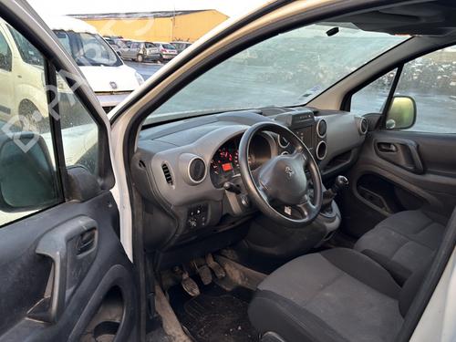 Right headlight PEUGEOT PARTNER Box Body/MPV 1.6 BlueHDi 100 | BP31881157C29 