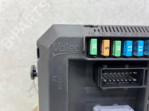 Used Fuse box Fuse box 38515122 38515122