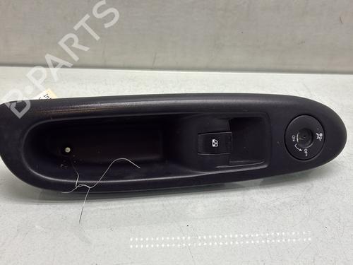 Used Right front window switch Right front window switch RENAULT CLIO II (BB_, CB_) 1.4 16V (B/CB0P, BB13) (98 hp) 33659279 33659279