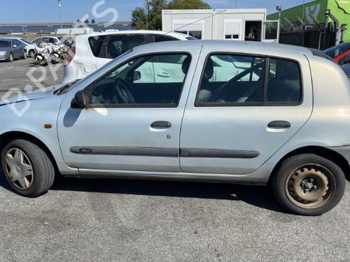 Éclairage de plaque d'immatriculation RENAULT CLIO II (BB_, CB_) 1.2 (BB0A, BB0F, BB10, BB1K, BB28, BB2D, BB2H, CB0A,... | BP30864049I40