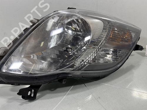 Used Right headlight TOYOTA YARIS (_P9_) 1.4 D-4D (NLP90_, NLP90R) (90 hp) 31049040