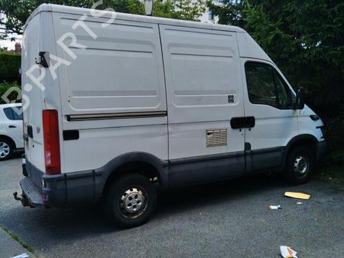 Left headlight IVECO DAILY III Van 29 L 10 V (ALJA43A2, ALJA42A2, ALJA41A2) | BP25709223C28 