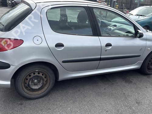 Right front fenders PEUGEOT 206 Hatchback (2A/C) 1.4 HDi eco 70 | BP28184901C42 