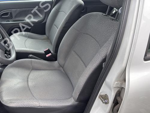 Venstre foran invendig håndtak RENAULT CLIO II (BB_, CB_) 1.2 (BB0A, BB0F, BB10, BB1K, BB28, BB2D, BB2H, CB0A,... | BP28705149I13 
