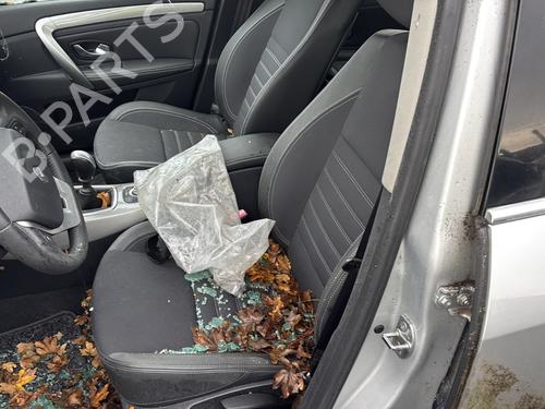 Fuse box RENAULT LAGUNA III (BT0/1) 2.0 dCi (BT01, BT08, BT09, BT0E, BT0K, BT12, BT1C, BT1D,... | BP30941107E1 - Image 21