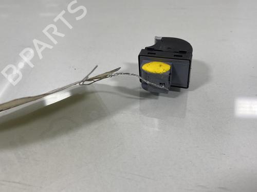 Used Right front window switch AUDI A3 Sportback (8PA) [2004-2015]  19957424