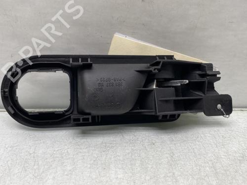 Venstre foran invendig håndtak VW PASSAT B5 (3B2) 1.9 TDI (115 hp) 20330513