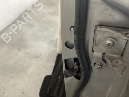 Used Left front door Left front door 31046431 31046431