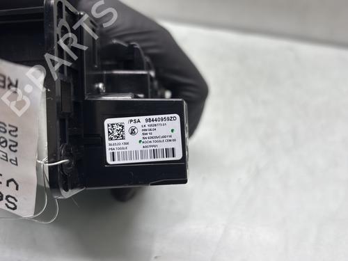 Used Gear lever Gear lever PEUGEOT 208 II (UB_, UP_, UW_, UJ_) 1.2 PureTech 100 (101 hp) 31906073 31906073