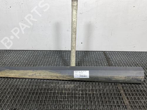 Used Door moulding trim RENAULT MEGANE III Hatchback (BZ0/1_, B3_) 1.5 dCi (BZ09, BZ0D, BZ1W, BZ29, BZ14) (110 hp) 21063637