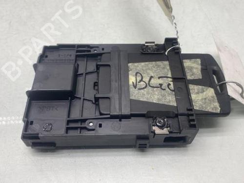 Used Card reader Card reader RENAULT MEGANE III Hatchback (BZ0/1_, B3_) 2.0 dCi (BZ0L) (160 hp) 19966894 19966894